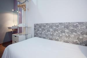 Small Double Room with Shared Bathroom room in Hostal Nitzs Bcn