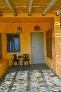 Rooster Guesthouse Rooms Andros Greece