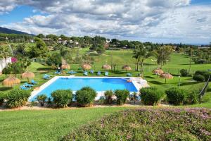 Azahara 1 8B Beautiful apartment frontline golf in popular Aloha