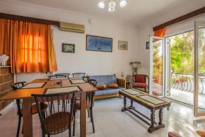 Dennis Tsilivi Houses & Studios by "elite"