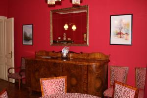 Retro big Apartment with two balconies and lift