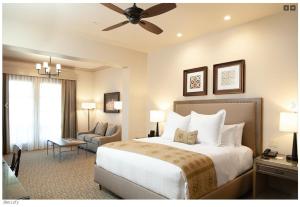Junior Suite room in Ponte Vineyard Inn
