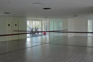 Deluxe apartment with balcony, pool, fitness and yoga