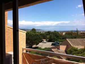 Appt T2 refait à neuf - vue mer dans résidence avec piscine