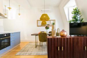 2 beautiful bdr upscale flat embracing Tejo!