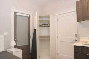 Modern Studio, 15 min Train to Boston