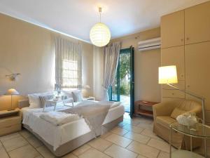 Villa Aria - Luxury Beachfront Villa with Pool and Tennis Court