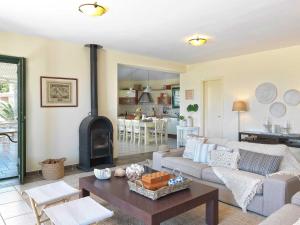 Villa Aria - Luxury Beachfront Villa with Pool and Tennis Court