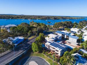 Noosa Sun - On the Noosa River