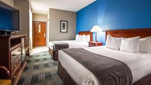 Queen Room with Two Queen Beds - Non-Smoking room in Best Western Geneseo Inn