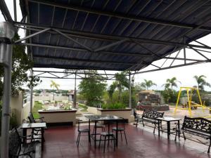 EKONUMI ROOMS at Moonwalk Paranaque