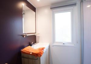 Campings Camping Village Le Vieux Port***** : Mobile Home Resasol 6/8 Personnes