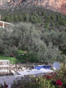 Au pied de la falaise rouge Arkadia Greece