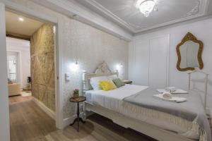 LovelyStay - Vintage Flat Near Santa Justa Elevator!