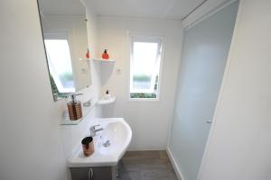 Campings Camping Village Le Vieux Port***** : Mobile Home Resasol 2/4 Personnes