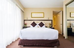 Roosevelt Hotel & Suites