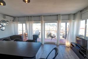 Chic Sea View Apartment by Hello Homes Sitges