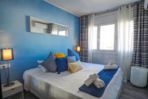 Chic Sea View Apartment by Hello Homes Sitges