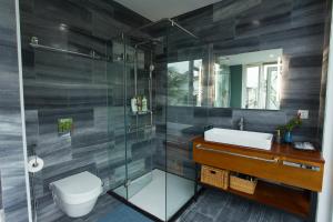 Suite Sang Trọng Có Bồn Tắm (Luxury Suite with Bathtub)