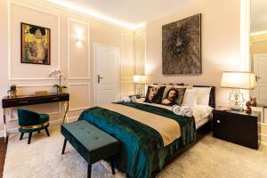 Qult - Golden Nest