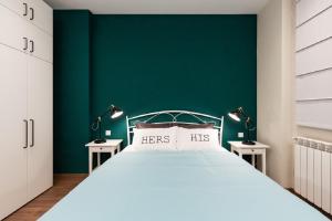 Retro Apartment - Renovated One Bedroom next to the Palace of Justice