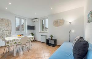 Apartment Complex Iris