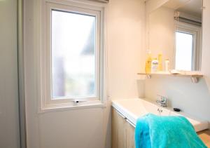 Campings Camping Village Le Vieux Port***** : Mobile Home Resasol 8 Personnes