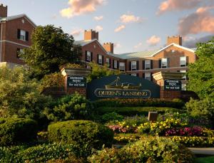 Queens Landing