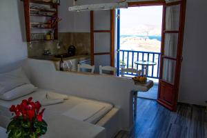 Ioanna Rooms Paros Greece