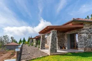 Rochão Village by Rent2U, Lda - Calheta