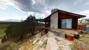 Hideout Ft Abajo 2 BR Cabin, Stunning Views, Secluded! - Egnar