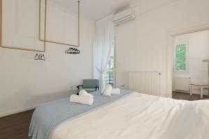 Roman market- upper Aristotelous sq luxury apartment