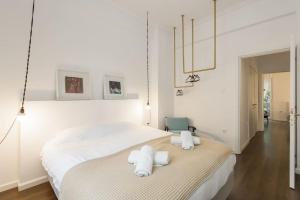 Roman market- upper Aristotelous sq luxury apartment