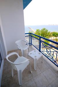 Triple Room with Partial Sea View room in Hotel Ramblamar