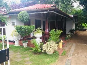 Malee Homestay - Diyabeduma