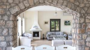 Villa Iris - Luxury traditional beachfront villa with swimming pool