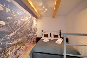 Subtelne i Stylowe Apartamenty Sun Seasons 24 w Karpaczu z Umeblowanym Balkonem by Noclegi Renters