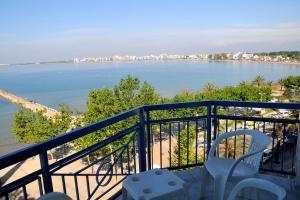 Quadruple Room with Sea View room in Hotel Ramblamar