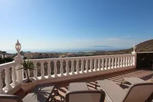 ViVaTenerife - Villa with pool, jacuzzi and sea view - Chayofa