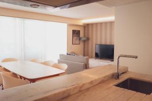 Central Lisbon Balcony Lux Apartment