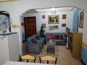 Arlleane Sidney's Relaxation Home Big Family Blue Room - Calasiao