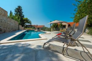 City Center Suites - Apartment with Terrace and Private Pool