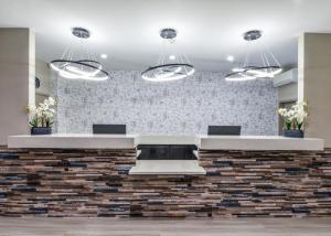 Hollywood Inn Suites Hotel