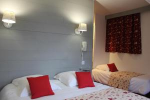 Hotels Hotel Les Charmilles : photos des chambres