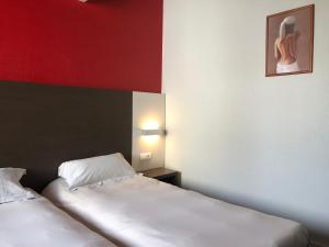 Hotels La Hourquie Cafe : photos des chambres