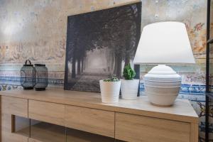 3 Bedroom Downtown Wonderwall by LovelyStay
