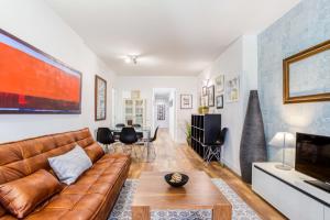 Nice 4bed Sleep7 2 min to train in Sta Eulalia