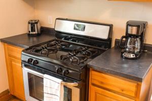 Wrigley Oasis! Steps from the Field! - 3BD 1BA