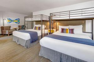 Family Suite with Two Queen Beds and One Bunk Bed with Mountain View room in Hotel Becket Lake Tahoe Trademark Collection by Wyndham