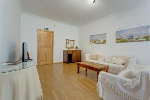 Central Apartment in St Julians, Perfect for Families